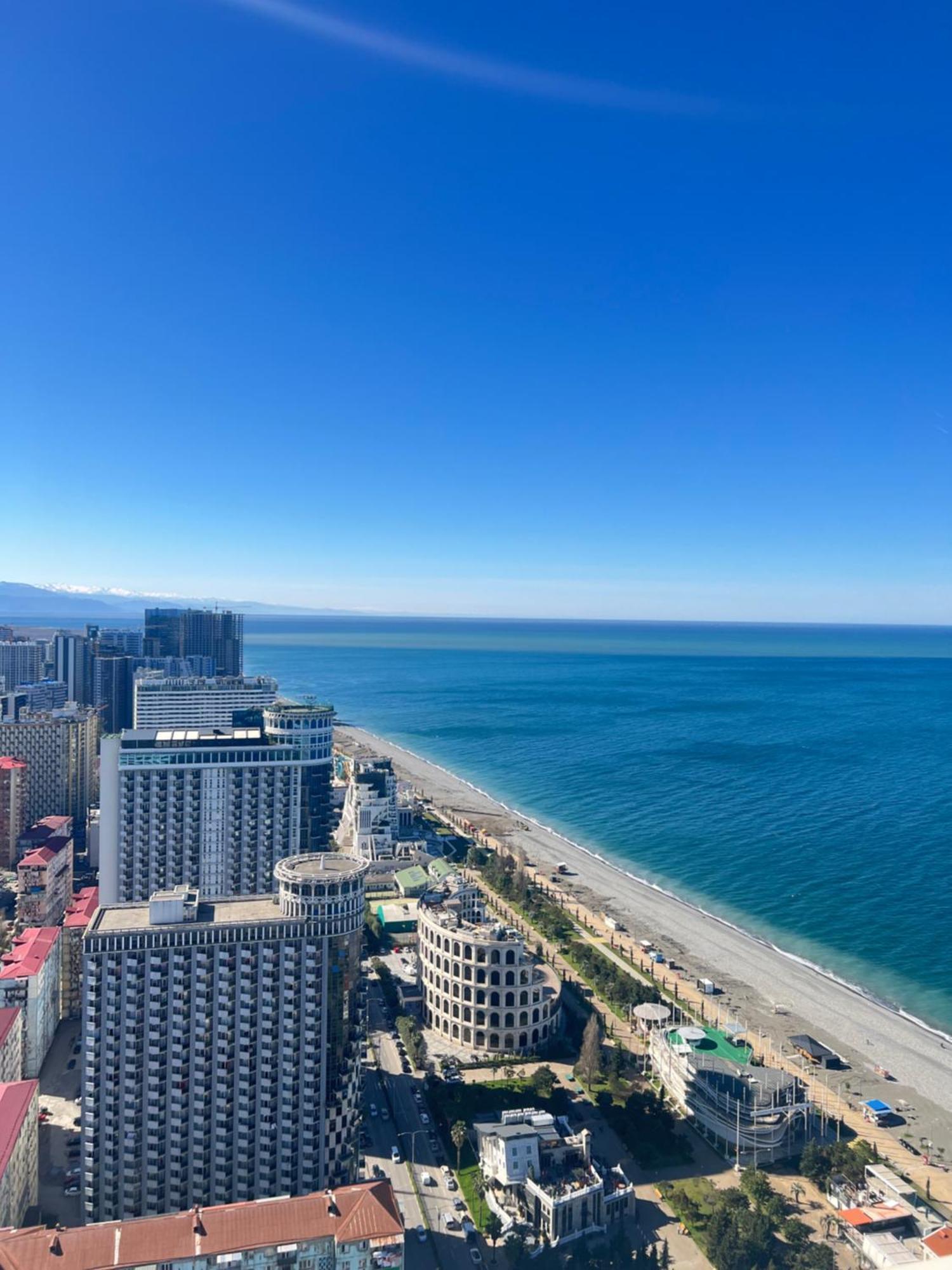 Spend Your Time In Orbi City 바투미 외부 사진
